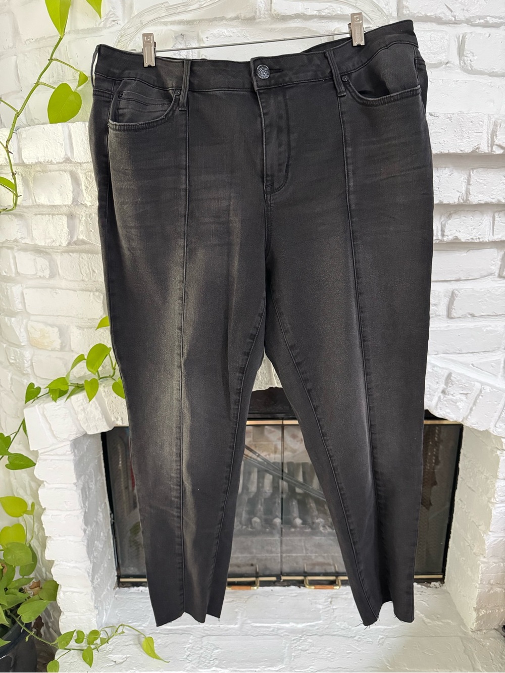 Women's Trendy Black Jeans
